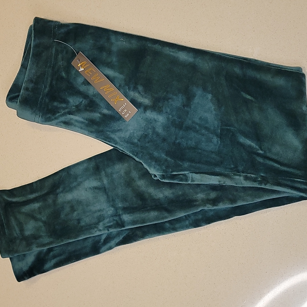 Hunter Green Solid Brushed Velour Velvet Leggings - Picture 5 of 12